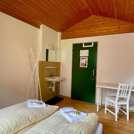 Alpine Base Hostel - Adults Only Lauterbrunnen Exterior foto