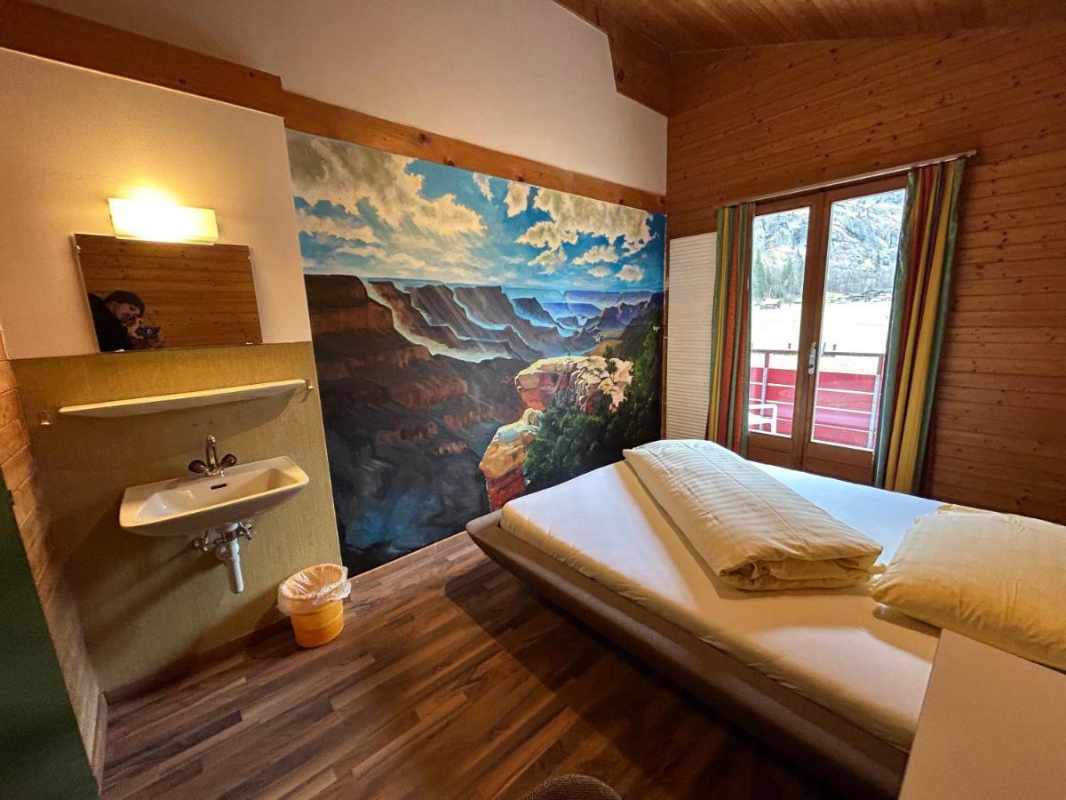 Alpine Base Hostel - Adults Only Lauterbrunnen Exterior foto