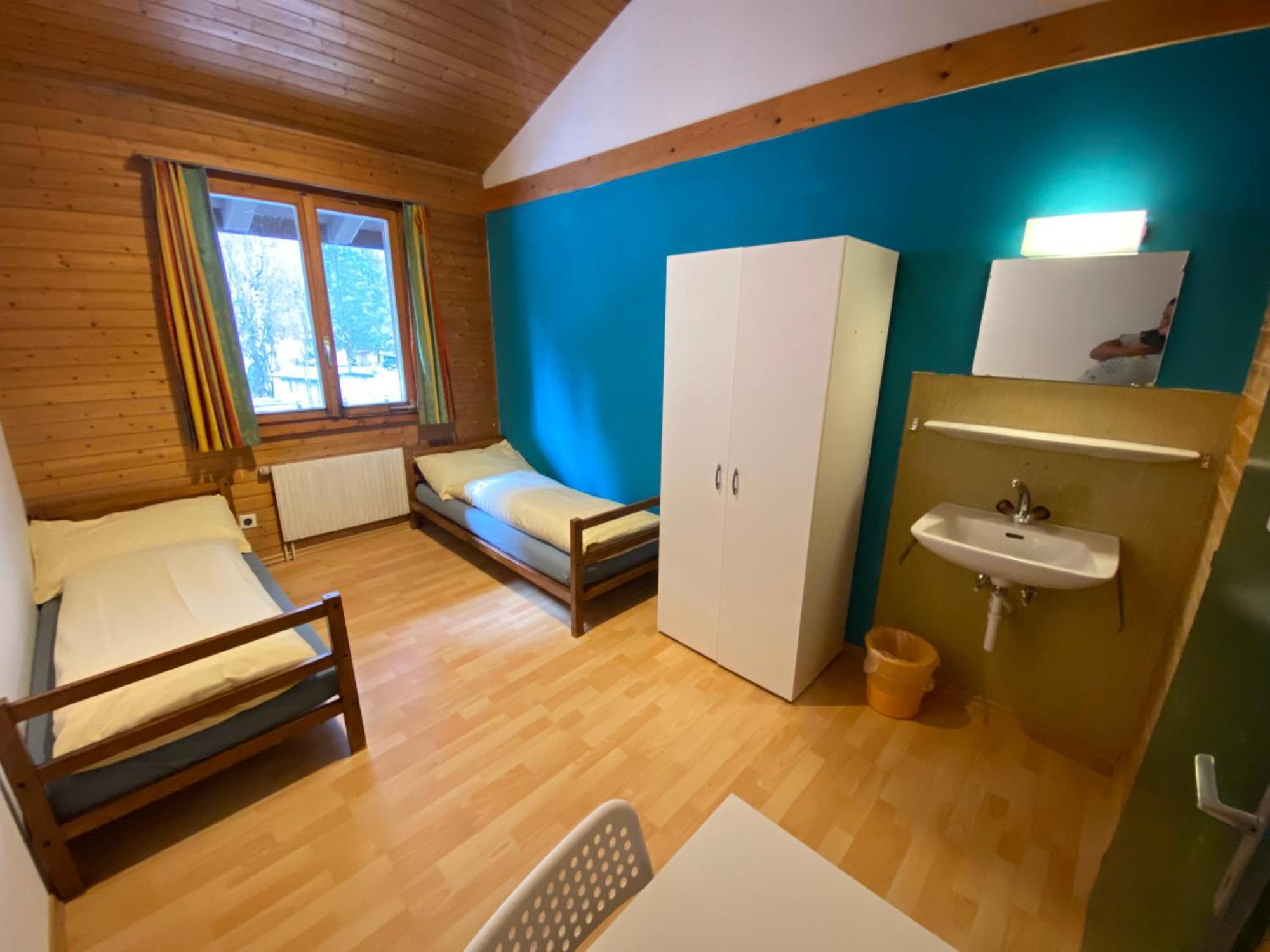 Alpine Base Hostel - Adults Only Lauterbrunnen Exterior foto