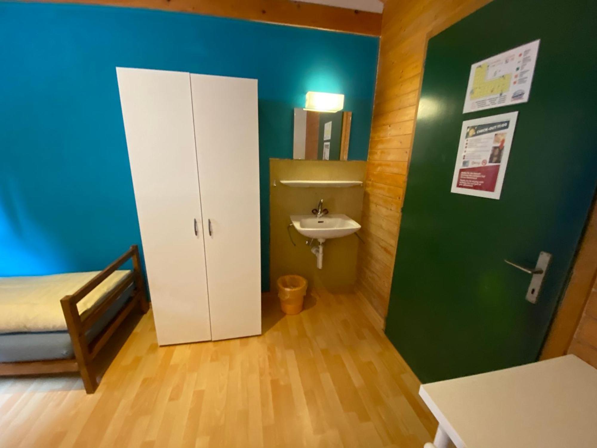 Alpine Base Hostel - Adults Only Lauterbrunnen Exterior foto