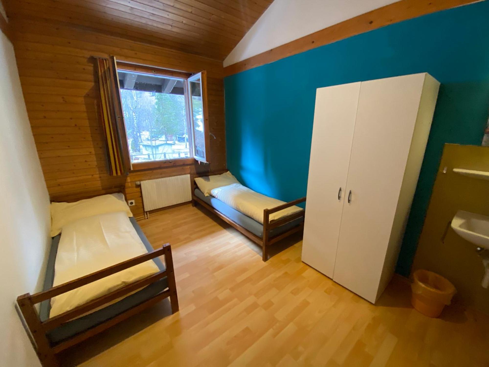 Alpine Base Hostel - Adults Only Lauterbrunnen Exterior foto