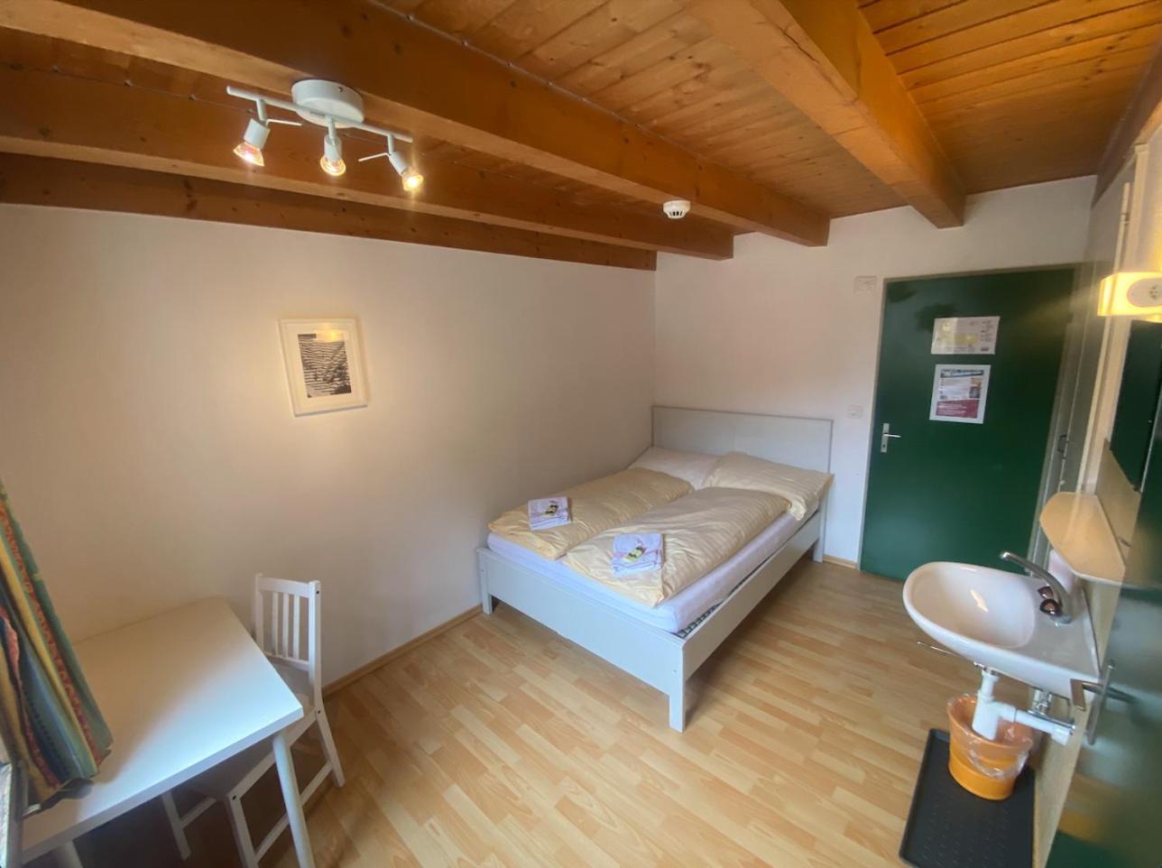 Alpine Base Hostel - Adults Only Lauterbrunnen Exterior foto