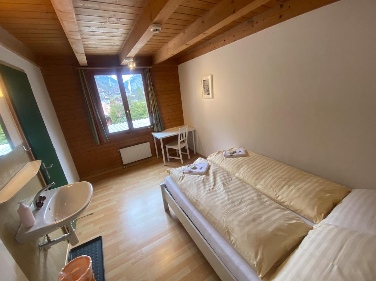 Alpine Base Hostel - Adults Only Lauterbrunnen Exterior foto