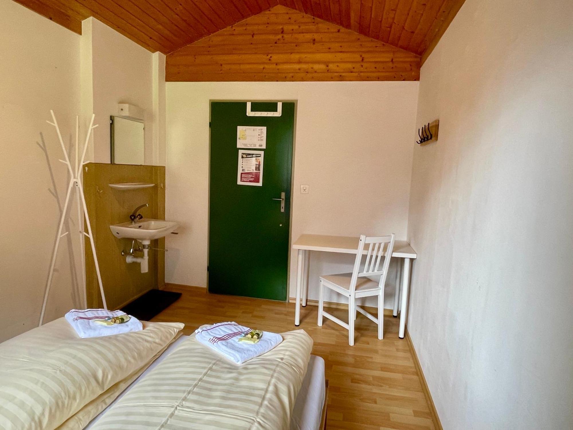 Alpine Base Hostel - Adults Only Lauterbrunnen Exterior foto
