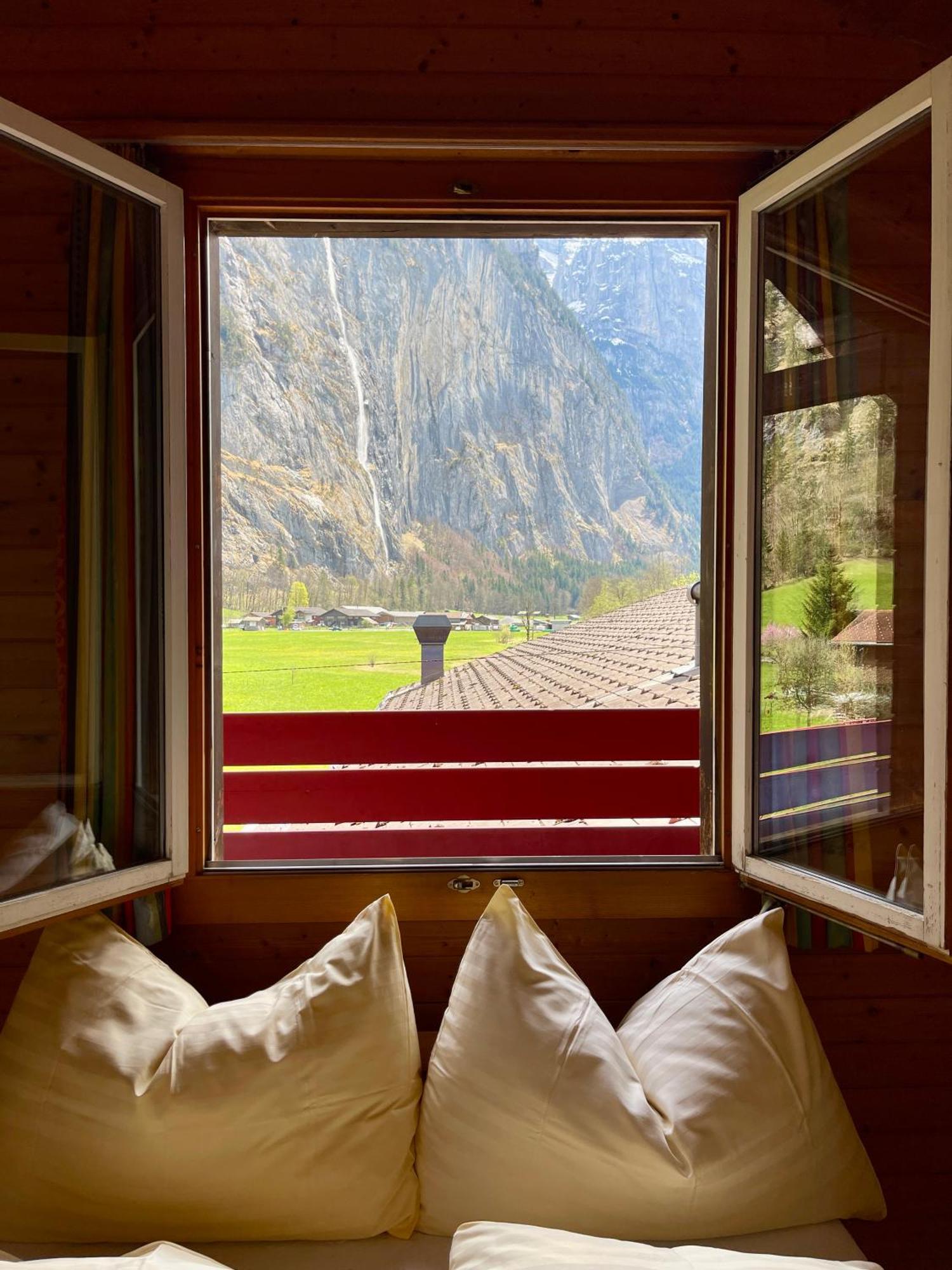 Alpine Base Hostel - Adults Only Lauterbrunnen Exterior foto