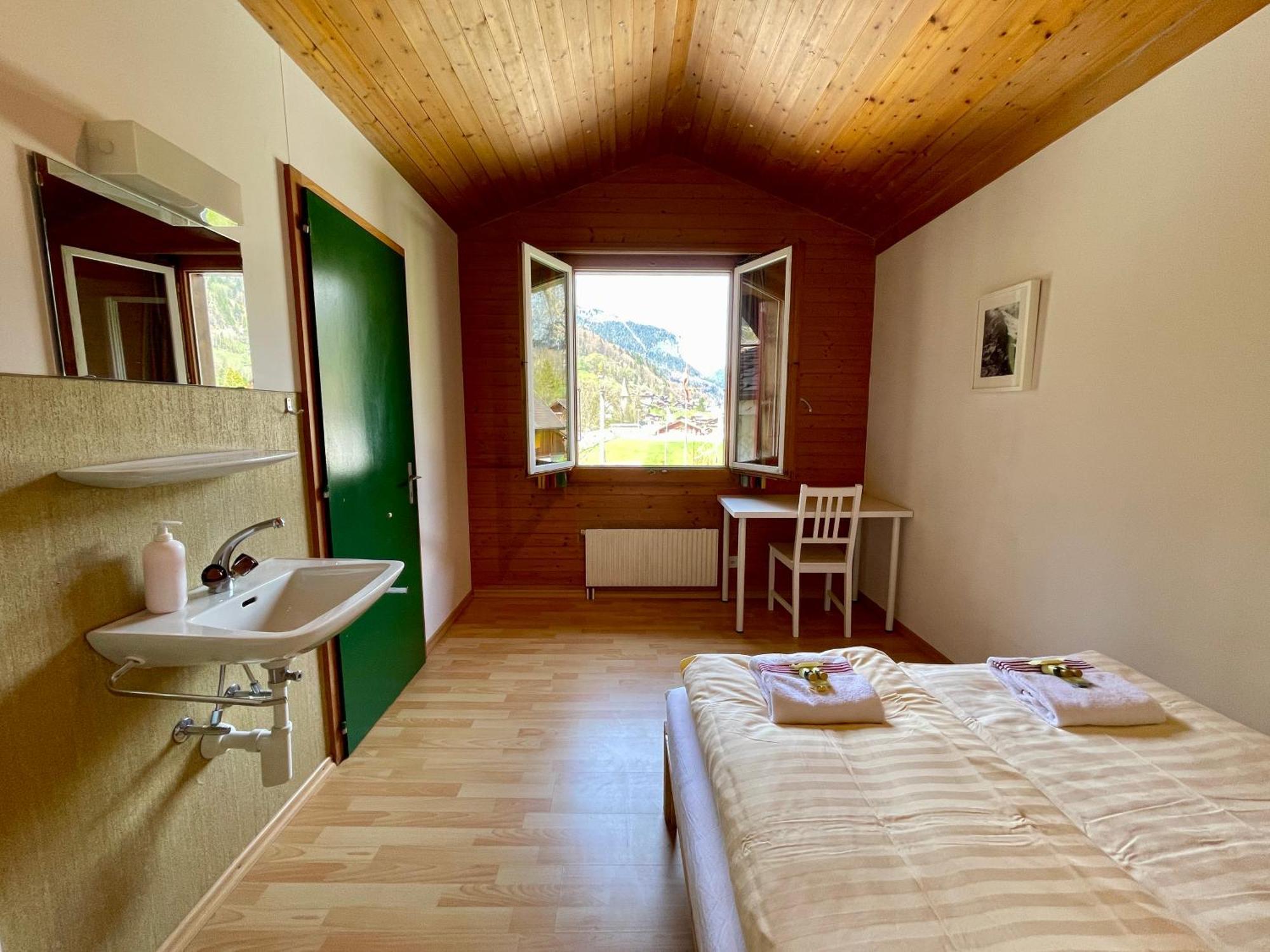 Alpine Base Hostel - Adults Only Lauterbrunnen Exterior foto