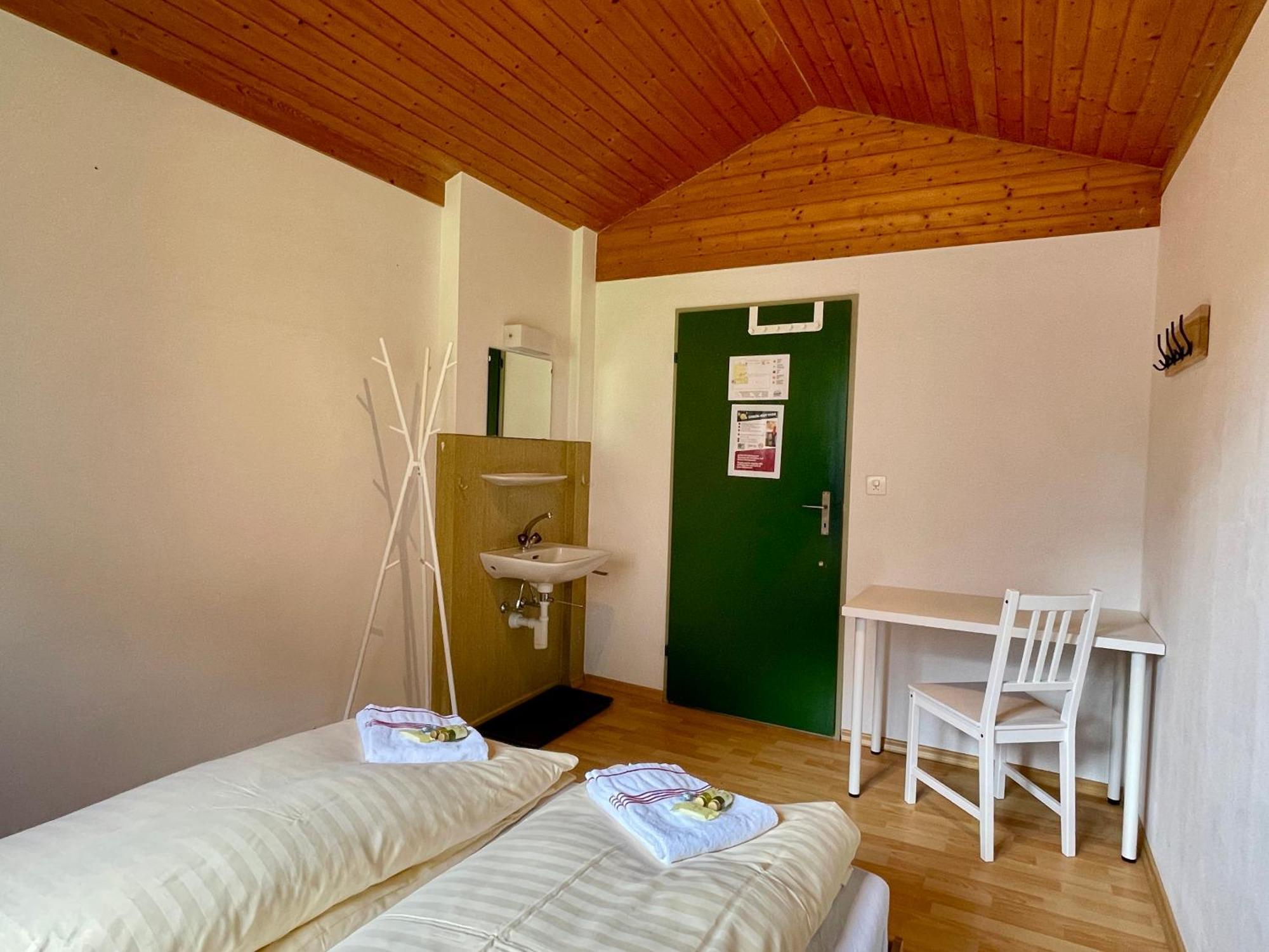 Alpine Base Hostel - Adults Only Lauterbrunnen Exterior foto