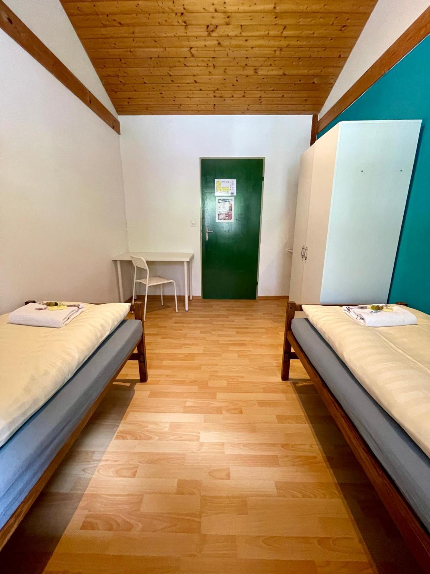 Alpine Base Hostel - Adults Only Lauterbrunnen Exterior foto