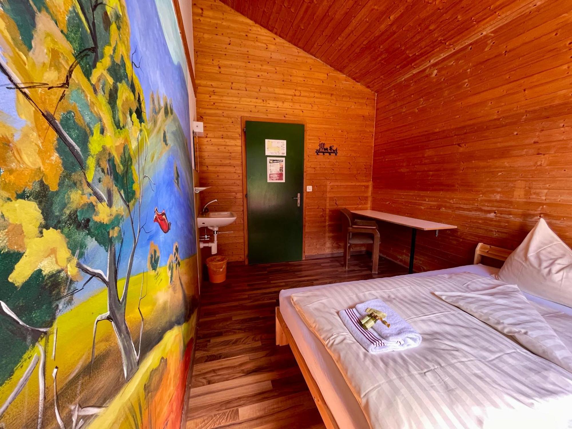 Alpine Base Hostel - Adults Only Lauterbrunnen Exterior foto