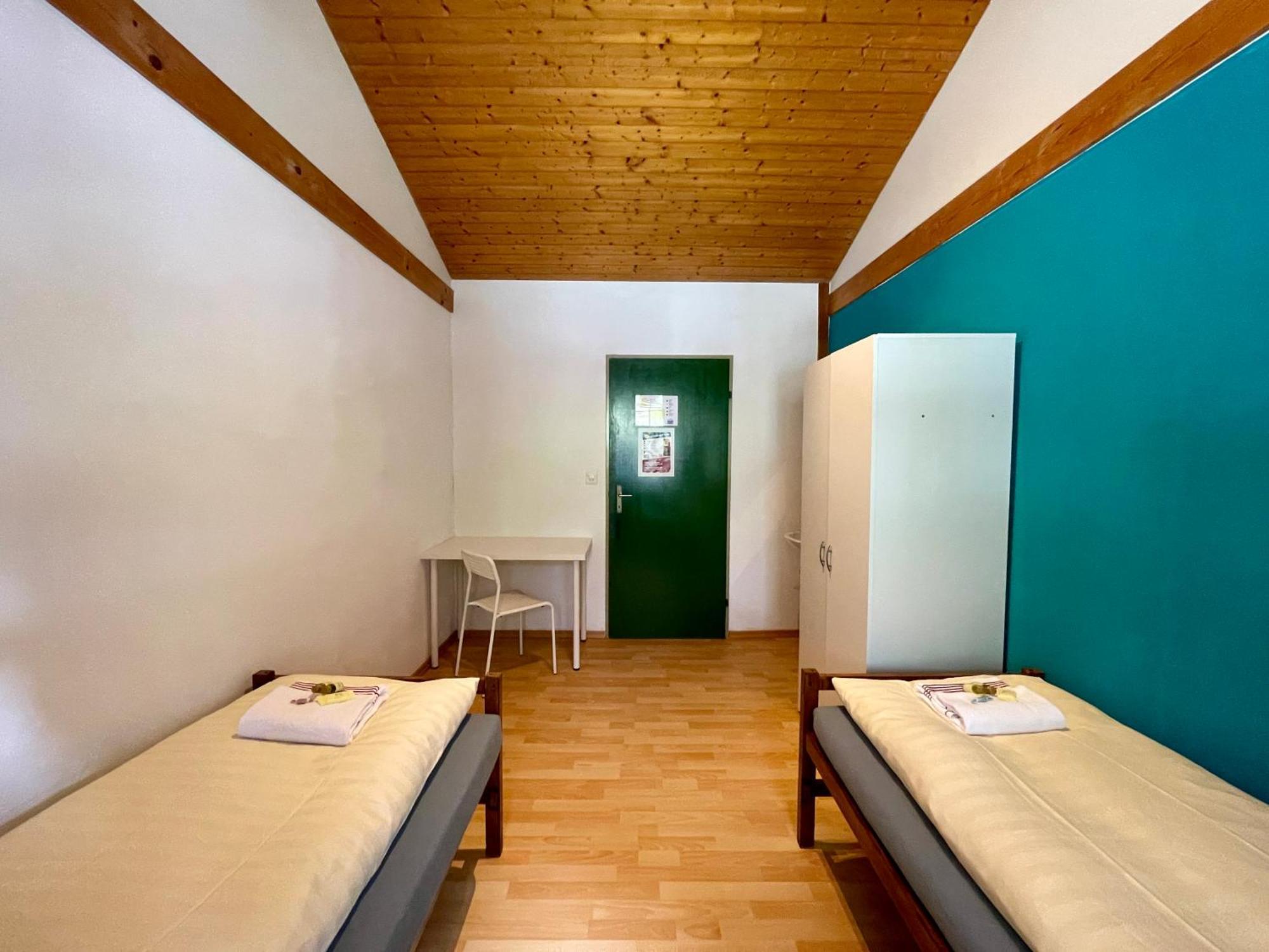 Alpine Base Hostel - Adults Only Lauterbrunnen Exterior foto