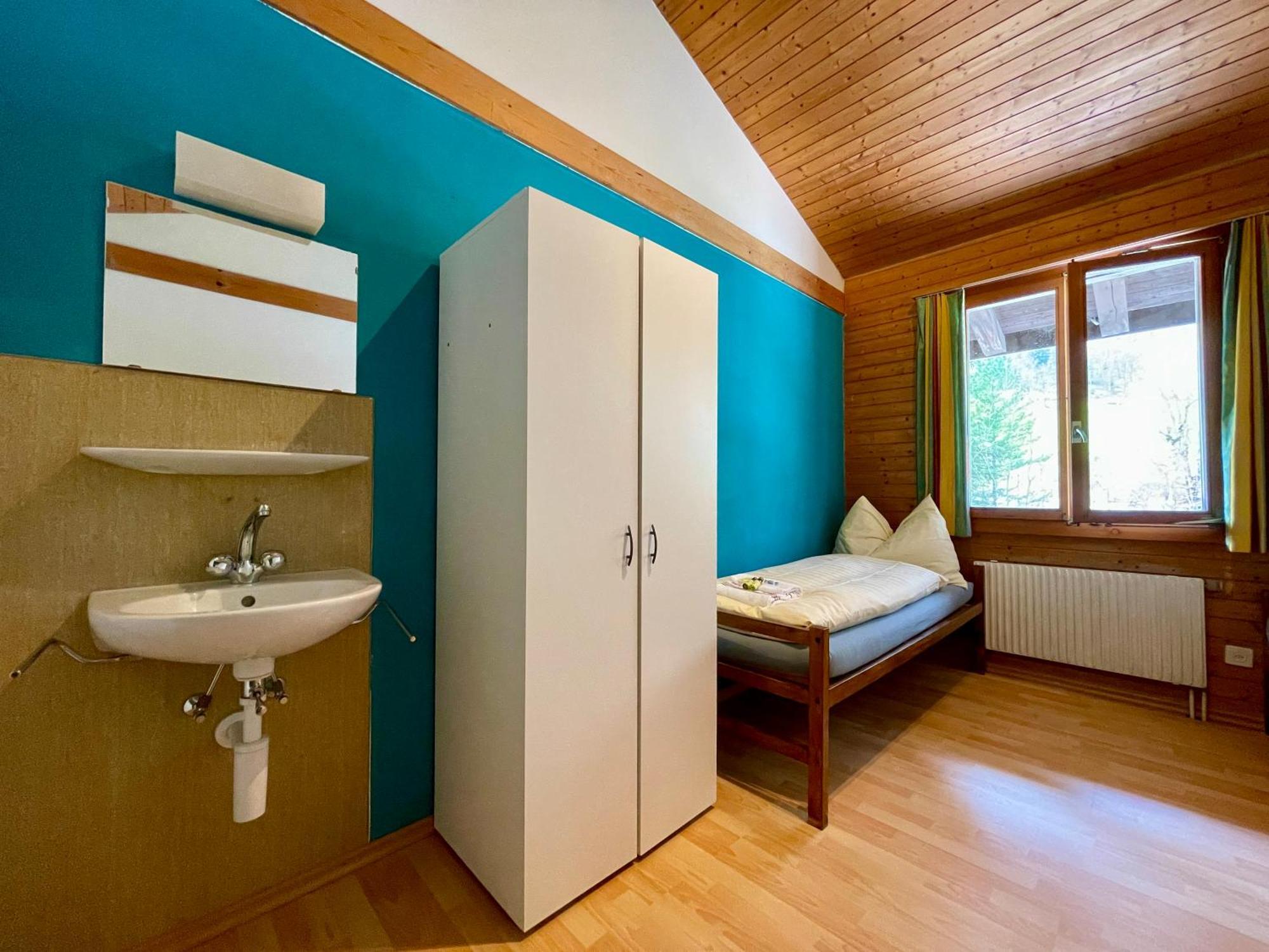 Alpine Base Hostel - Adults Only Lauterbrunnen Exterior foto