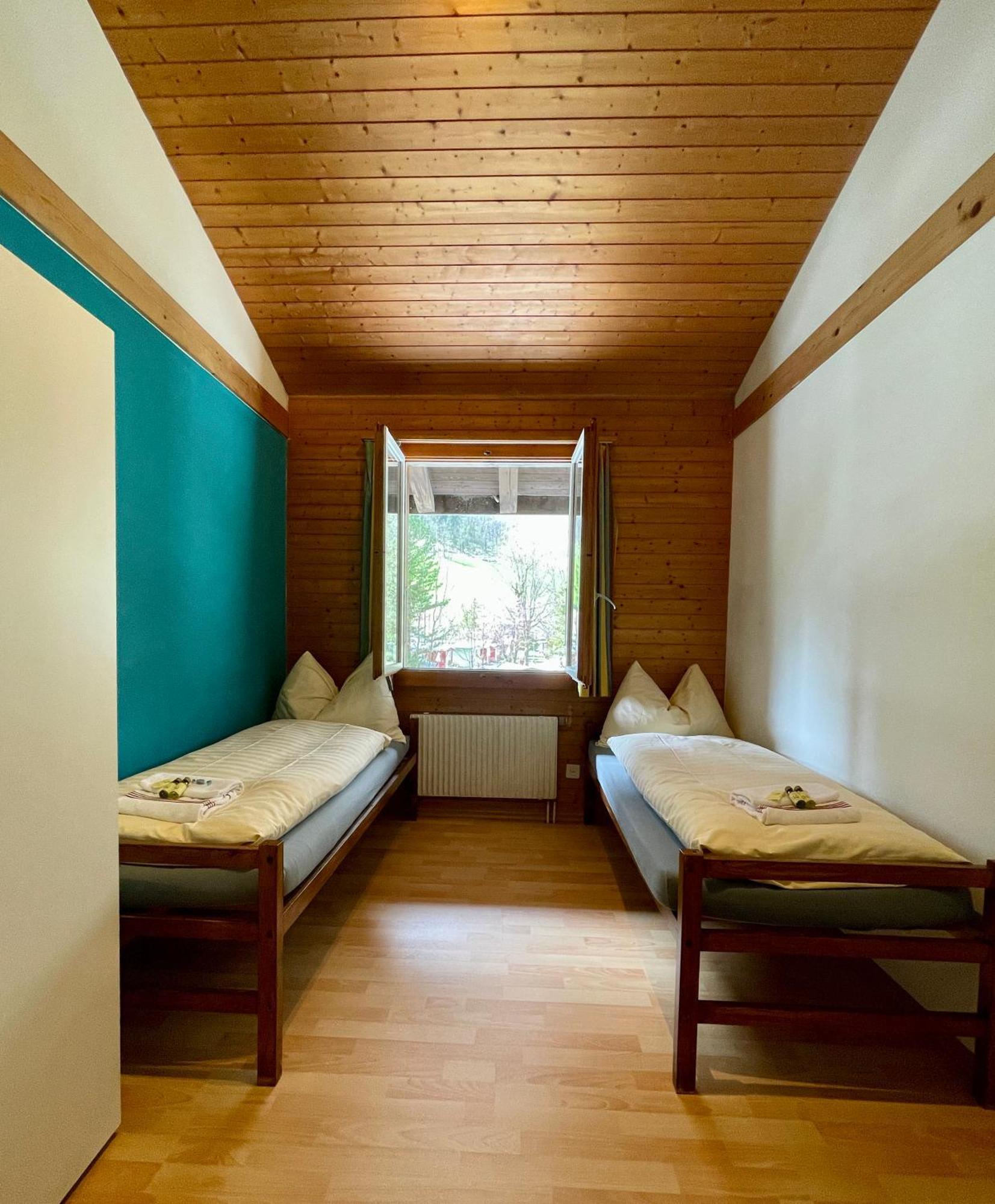 Alpine Base Hostel - Adults Only Lauterbrunnen Exterior foto